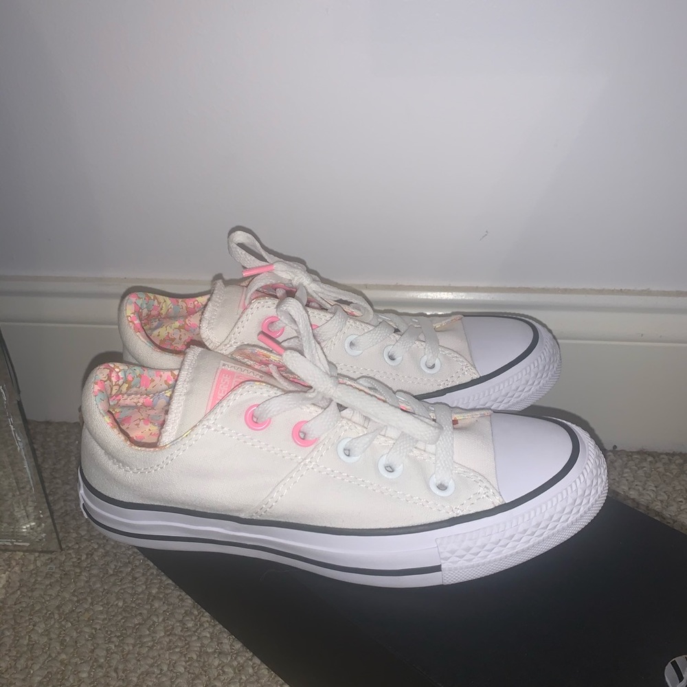 Converses - Picture 4 of 4